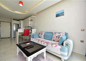 شقة 1+1 في منطقة محمودلار مطلة على البحر