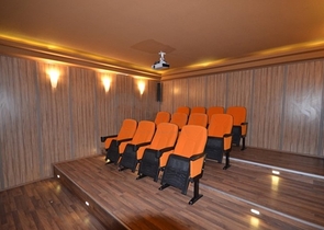 شقة 1+1 في منطقة محمودلار مطلة على البحر