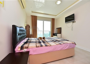 شقة 1+1 في منطقة محمودلار مطلة على البحر