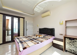 شقة 1+1 في منطقة محمودلار مطلة على البحر