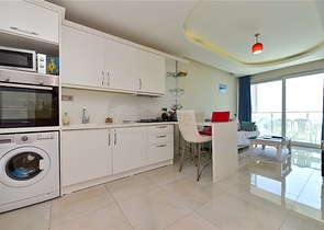 شقة 1+1 في منطقة محمودلار مطلة على البحر