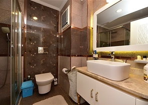 شقة 1+1 في منطقة محمودلار مطلة على البحر