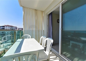 شقة 1+1 في منطقة محمودلار مطلة على البحر