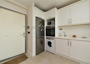 شقة 1+1 في منطقة محمودلار مطلة على البحر