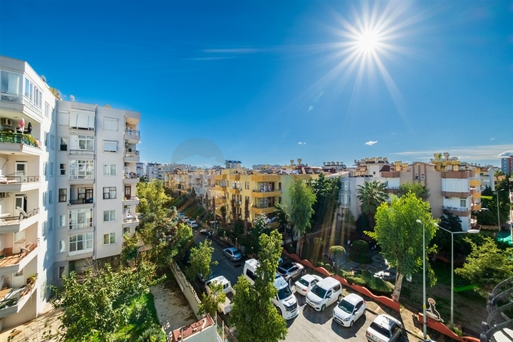 شقة مفروشة 1 + 1 في وسط ألانيا