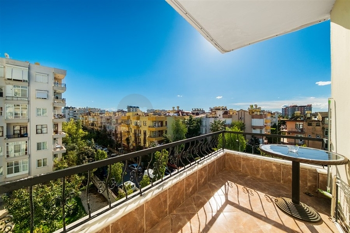 شقة مفروشة 1 + 1 في وسط ألانيا