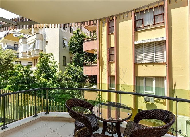 شقة 1+1 في مجمع من الدرجة الممتازة في وسط ألانيا 