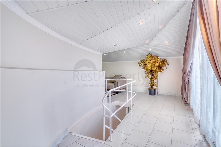 الفيلا الفاخرة هي مزيج مثالي من الطبيعة والراحة الحديثة