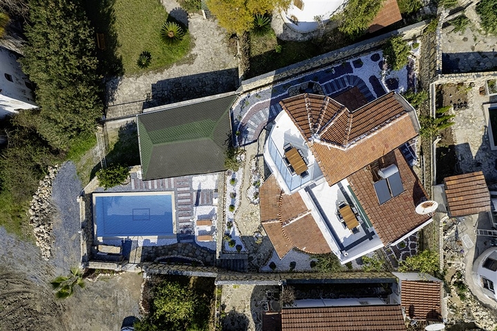 الفيلا الفاخرة هي مزيج مثالي من الطبيعة والراحة الحديثة