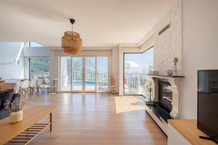 منزل مثالي على البحر: فيلا حصرية في منطقة أوبا الشهيرة