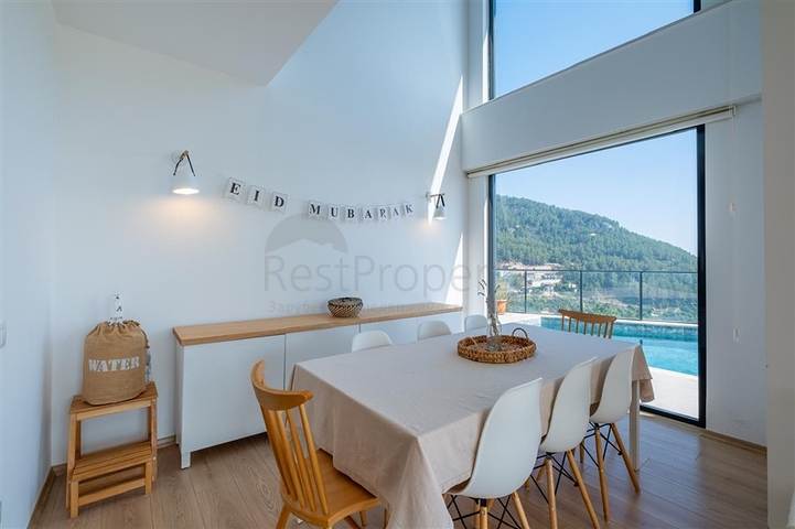 منزل مثالي على البحر: فيلا حصرية في منطقة أوبا الشهيرة