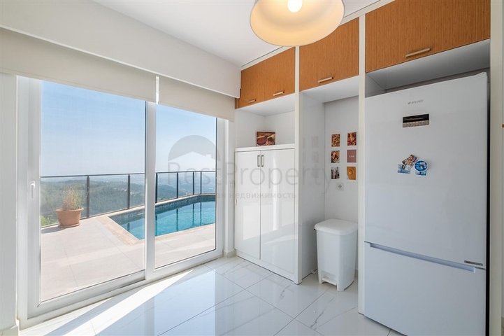 منزل مثالي على البحر: فيلا حصرية في منطقة أوبا الشهيرة