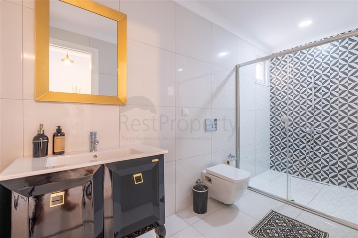 منزل مثالي على البحر: فيلا حصرية في منطقة أوبا الشهيرة