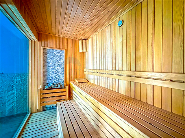 شقة 200 متر من البحر في حي كستل