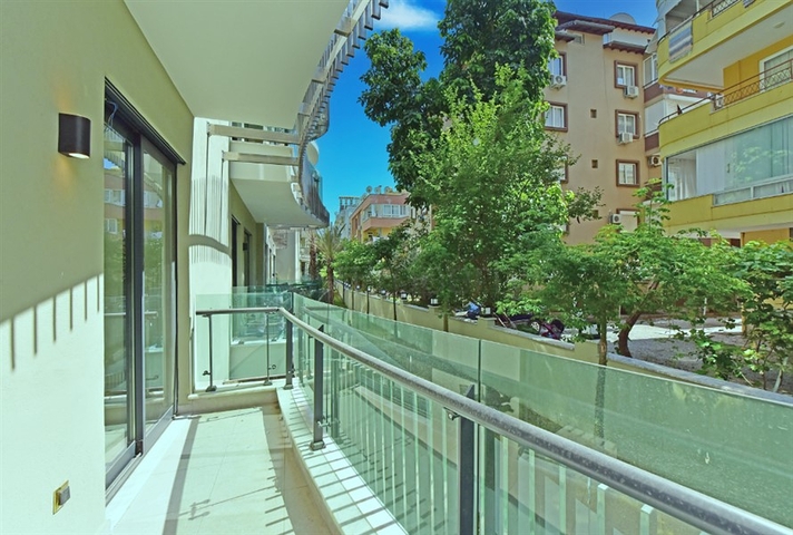 شقة 1+1 في وسط ألانيا 