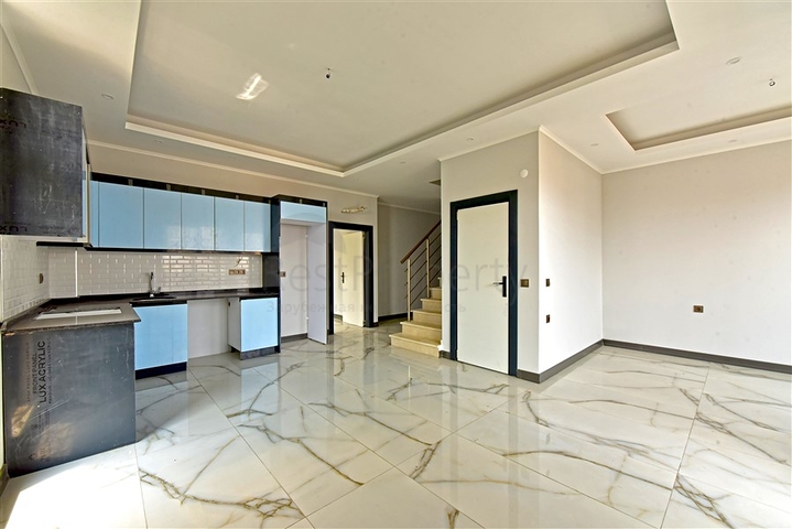 شقة 3+1 في منطقة شاطئ كليوباترا ، على بعد 600 متر من البحر