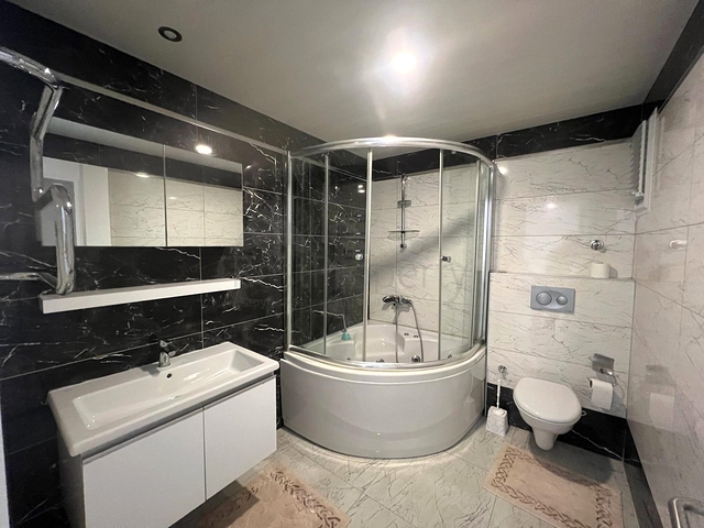 دوبلكس للبيع في كاستل - تصميم 4 غرف وصالة مفروشة - ضمن مجمع فاخر - في  كاستل / الانيا 