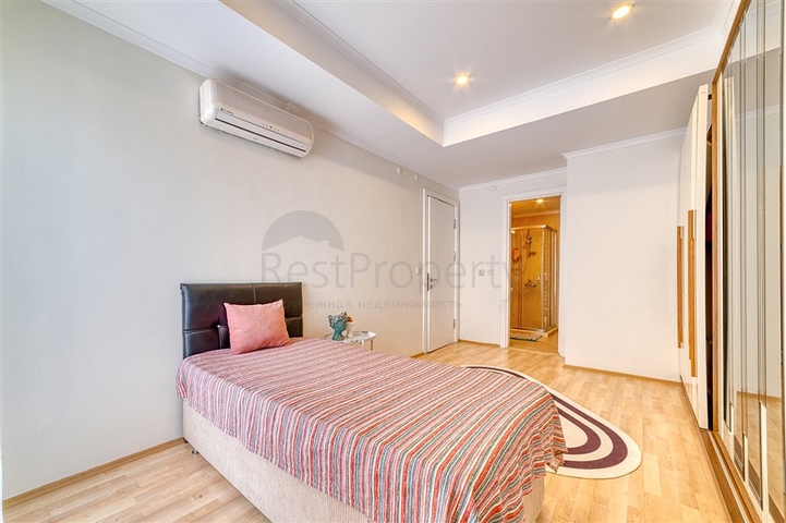 بنتهاوس من أربع غرف في منطقة أوبا