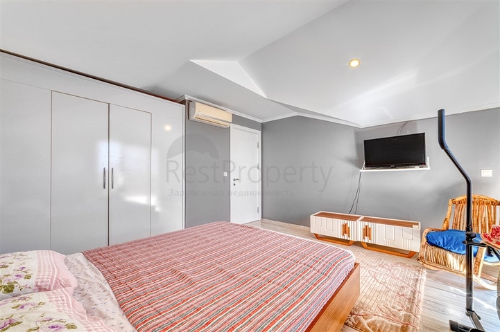 بنتهاوس من أربع غرف في منطقة أوبا