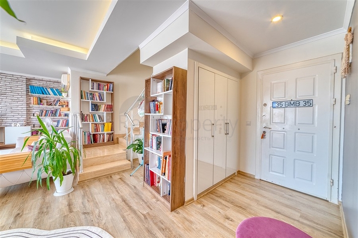 بنتهاوس من أربع غرف في منطقة أوبا