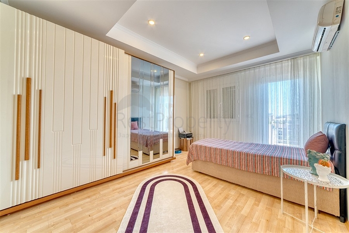 بنتهاوس من أربع غرف في منطقة أوبا