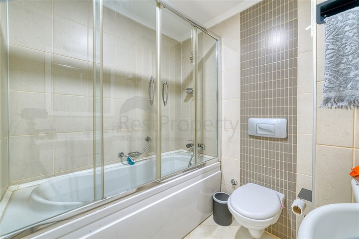 بنتهاوس من أربع غرف في منطقة أوبا