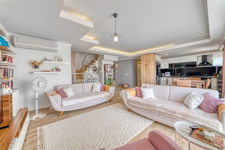 بنتهاوس من أربع غرف في منطقة أوبا