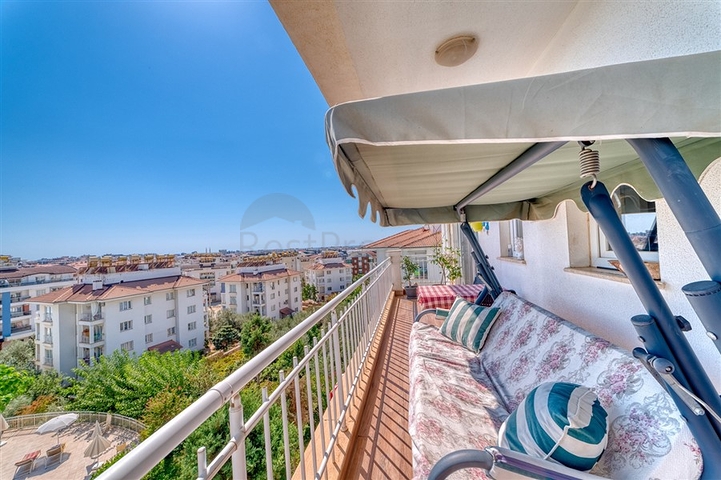 بنتهاوس من أربع غرف في منطقة أوبا