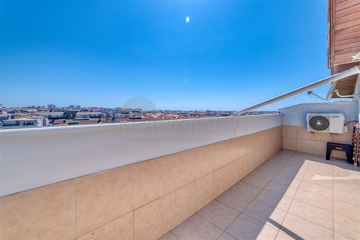 بنتهاوس من أربع غرف في منطقة أوبا