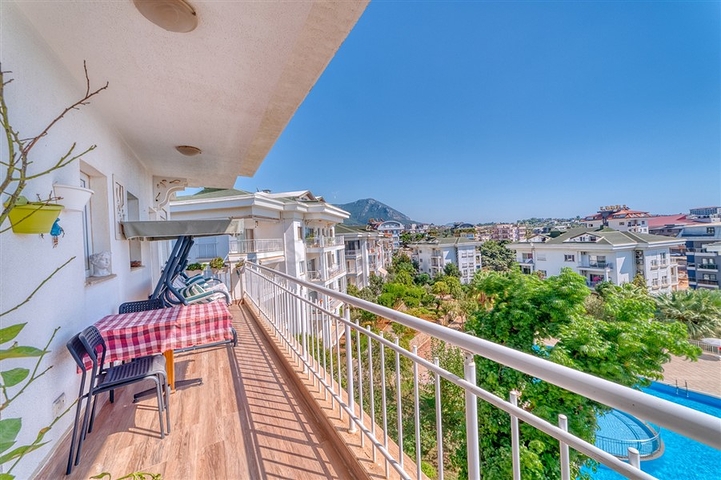 بنتهاوس من أربع غرف في منطقة أوبا