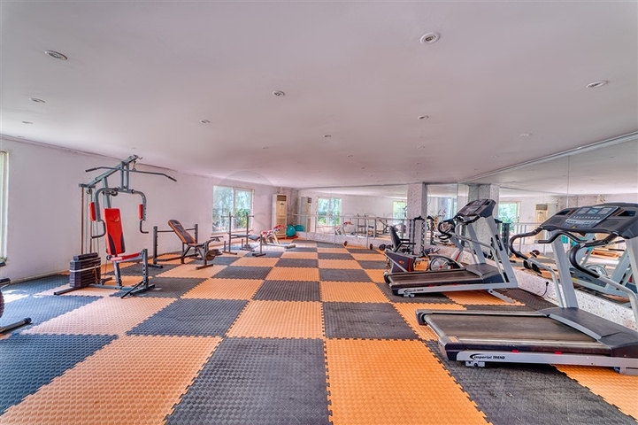 بنتهاوس من أربع غرف في منطقة أوبا