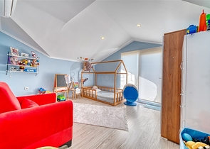 بنتهاوس من أربع غرف في منطقة أوبا