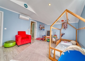 بنتهاوس من أربع غرف في منطقة أوبا