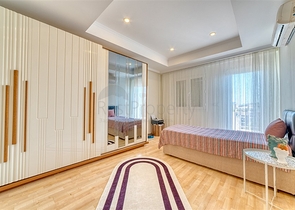 بنتهاوس من أربع غرف في منطقة أوبا