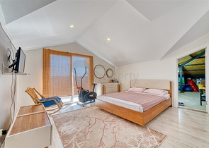 بنتهاوس من أربع غرف في منطقة أوبا