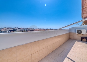 بنتهاوس من أربع غرف في منطقة أوبا