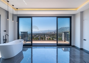 فيلا فاخرة مع مناظر خلابة للبحر في كارجيجاك