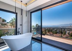 فيلا فاخرة مع مناظر خلابة للبحر في كارجيجاك