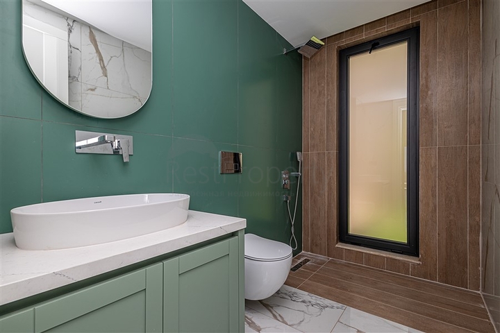 فيلا واسعة في كارجيجاك مع إطلالات مذهلة على البحر