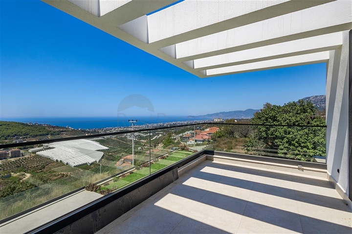 فيلا واسعة في كارجيجاك مع إطلالات مذهلة على البحر