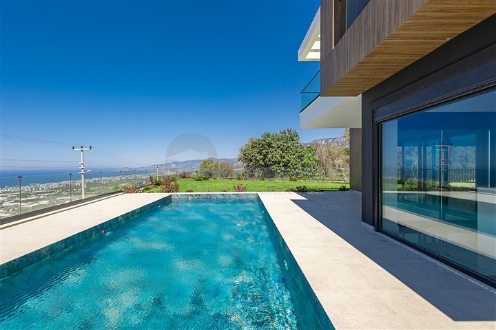 فيلا واسعة في كارجيجاك مع إطلالات مذهلة على البحر