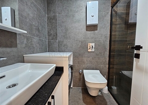 شقة جديدة للبيع في مركز الانيا - تصميم 1+1 - مفروشة - الانيا 