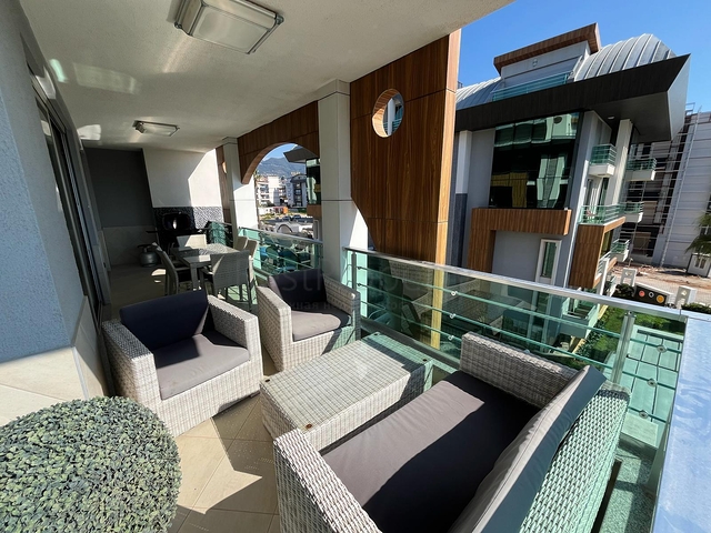 شقة مشرقة من غرفتي نوم في منطقة أوبا