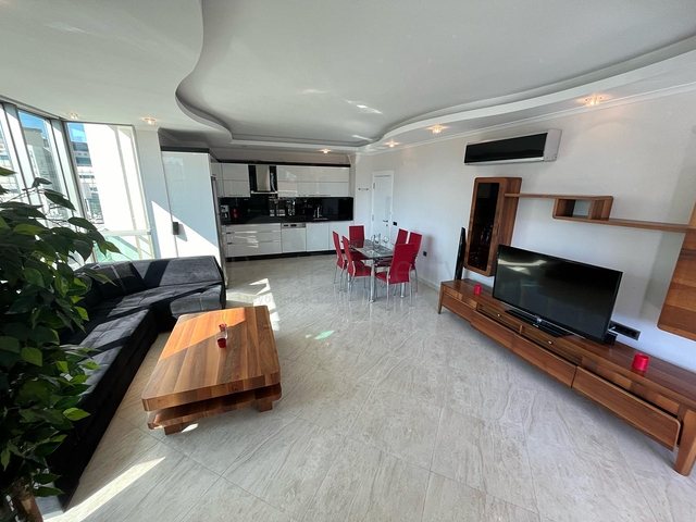 شقة مشرقة من غرفتي نوم في منطقة أوبا