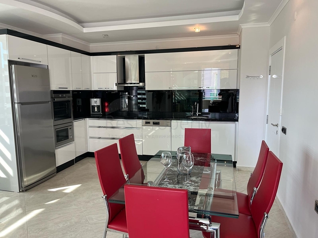 شقة مشرقة من غرفتي نوم في منطقة أوبا