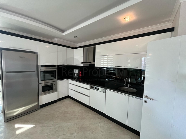 شقة مشرقة من غرفتي نوم في منطقة أوبا