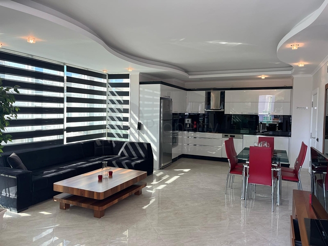 شقة مشرقة من غرفتي نوم في منطقة أوبا