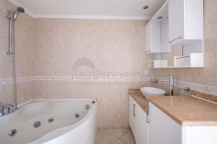 شقة كبيرة 2 + 1 في منطقة سيكجيلي