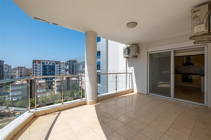 شقة كبيرة 2 + 1 في منطقة سيكجيلي