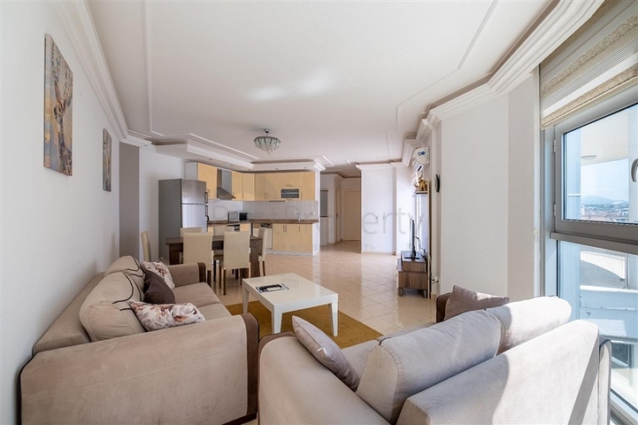 شقة كبيرة 2 + 1 في منطقة سيكجيلي